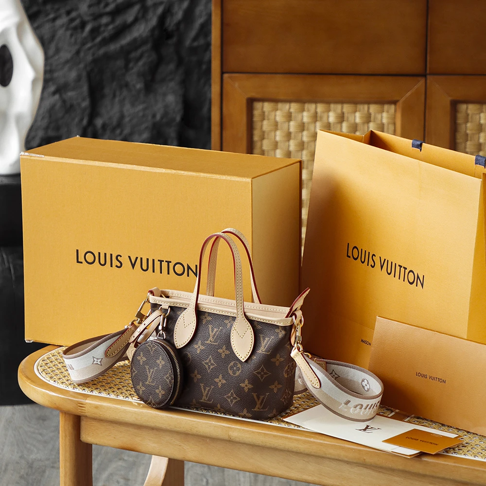 Louis Vuitton Neverfull BB Bag M46705