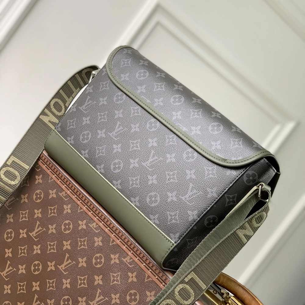 Louis Vuitton Courrier M28629 – Monogram Eclipse Messenger Bag - Ảnh 2