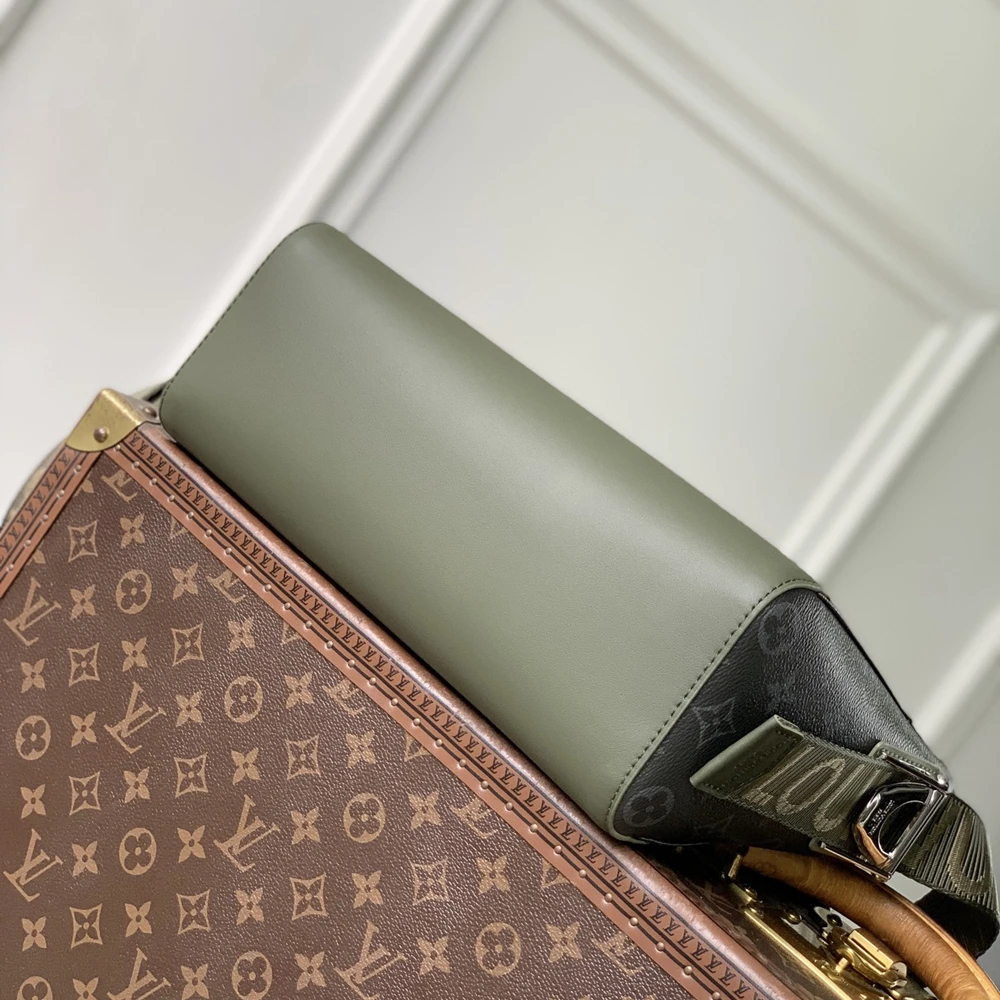 Louis Vuitton Courrier M28629 – Monogram Eclipse Messenger Bag - Ảnh 4